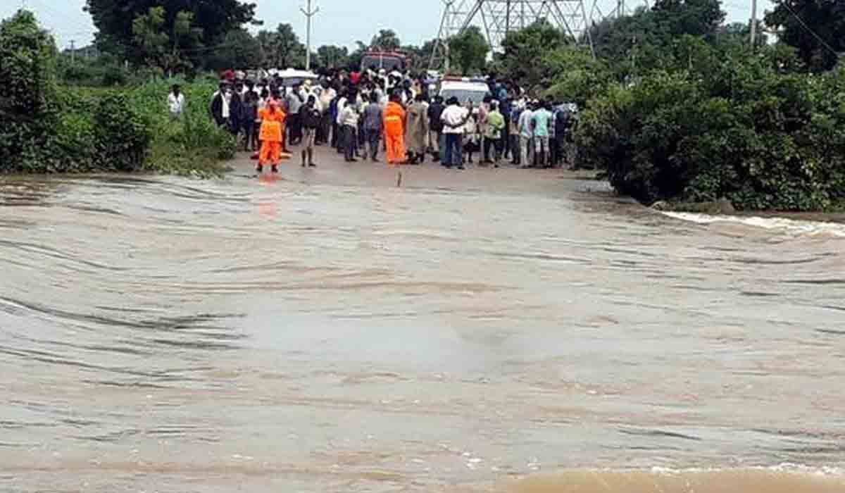 సిద్దిపేట జిల్లాలో భారీ వర్షం.. పొంగిపొర్లుతున్న వాగులు