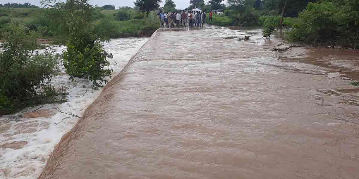 Yadadri Bhuvanagiri | కుర్రారం వాగులో ఇద్దరు యువతుల గల్లంతు