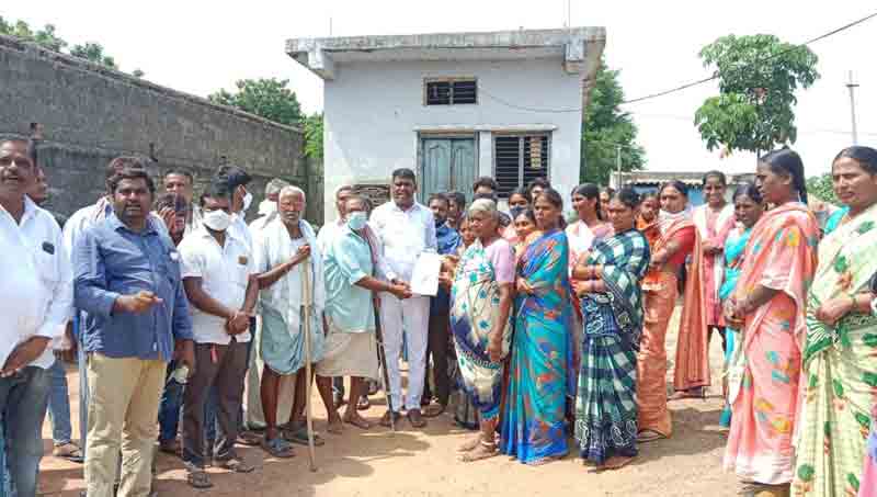 కారుకు జైకొట్టిన దేశరాజ్‌పల్లి యాదవులు