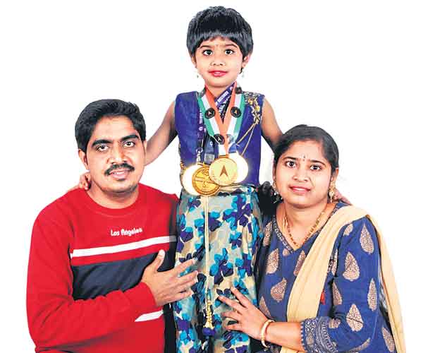 శ్రీనిత.. తెలంగాణ బిడ్డే