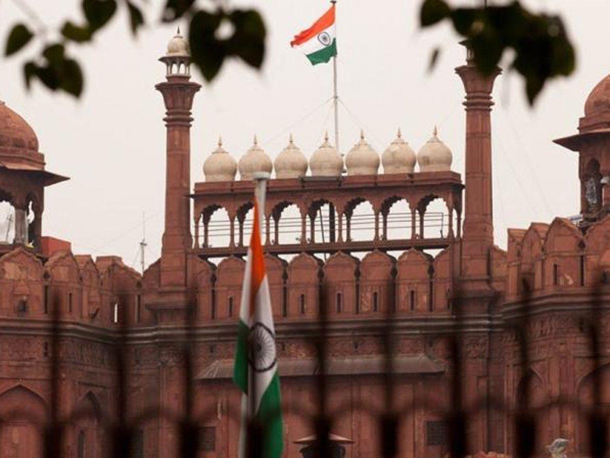 ఎర్ర‌కోట స‌మీపంలో డ్రోన్ క‌ల‌క‌లం