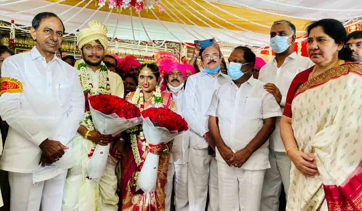 టీఆర్‌ఎస్‌ నేత రూప్‌సింగ్‌ కుమార్తె వివాహానికి హాజరైన సీఎం కేసీఆర్‌