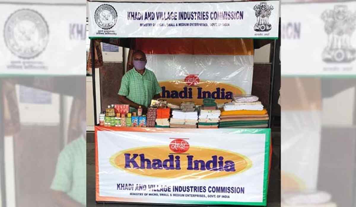 ఐదు రైల్వే స్టేష‌న్ల‌లో చేనేత‌ ఎగ్జిబిషన్-కమ్-సేల్ స్టాళ్ల ఏర్పాటు