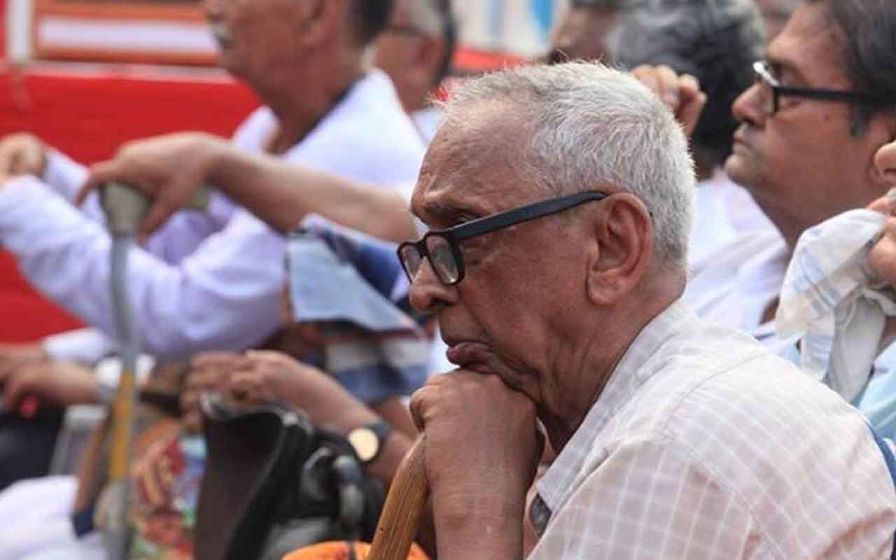 వృద్ధుల‌కు ఆ 4 బ్యాంకుల స్పెష‌లాఫ‌ర్‌.. అదేమిటంటే?!