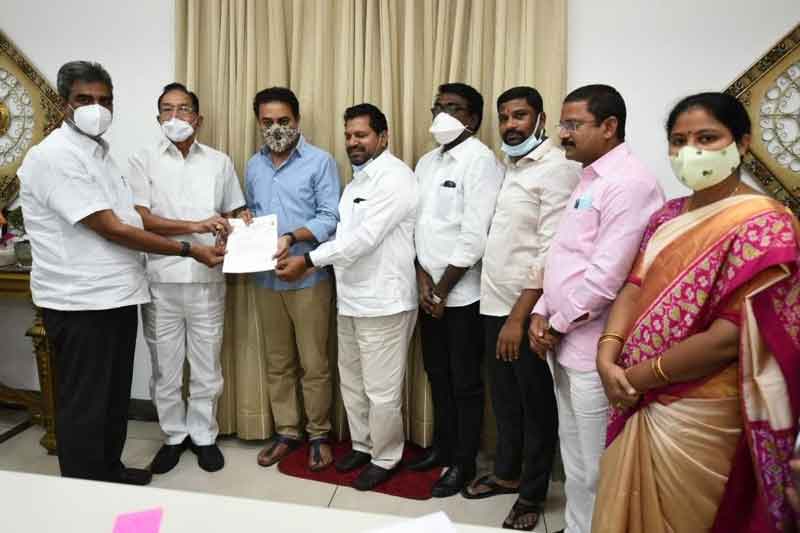 కార్మికుల పిల్లలకు సీట్లు కేటాయించాలి