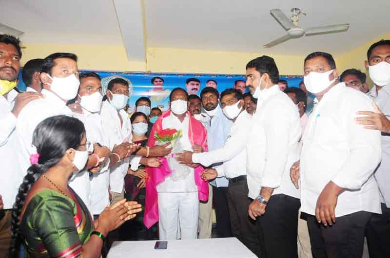 నిరుపేద యువతకు రుణాలు ఇప్పిస్తా