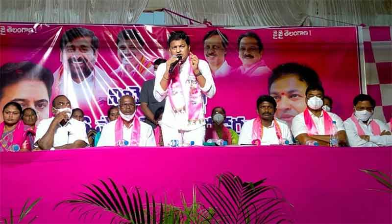 టీఆర్‌ఎస్‌ చేసిన అభివృద్ధిని ఉత్తమ్‌ చేసినట్లు తప్పుడు ప్రచారం