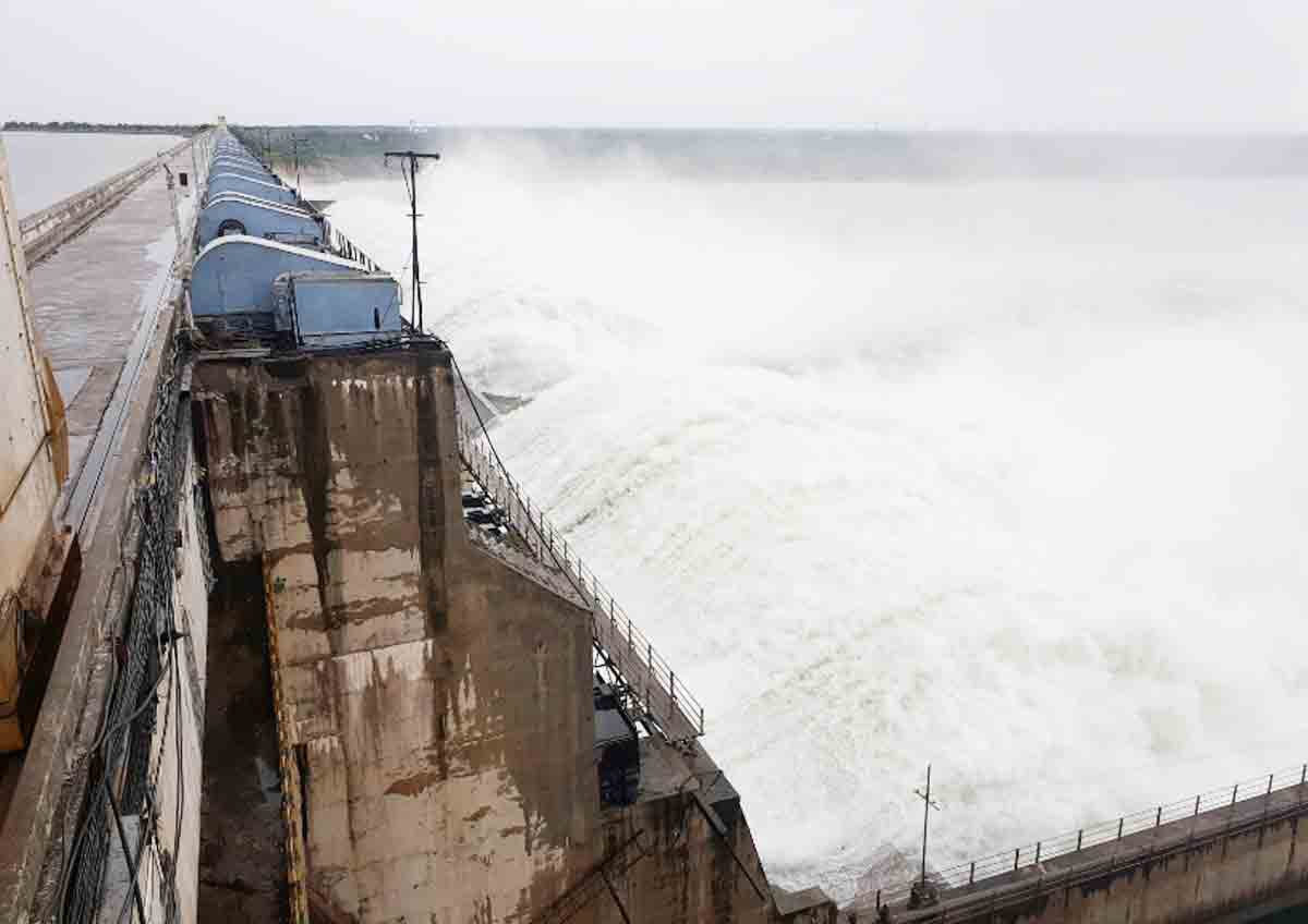 SRSP | భారీ ఇన్‌ఫ్లో.. 24 గేట్లు ఎత్తిన అధికారులు.. 99 వేల క్యూసెక్కుల నీటి విడుదల