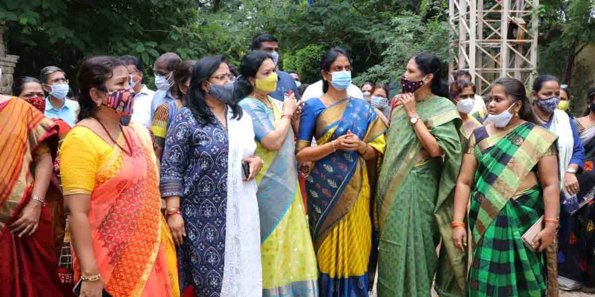 విద్యాసంస్థల ప్రారంభానికి ఇదే సరైన సమయం : మంత్రి సబితా