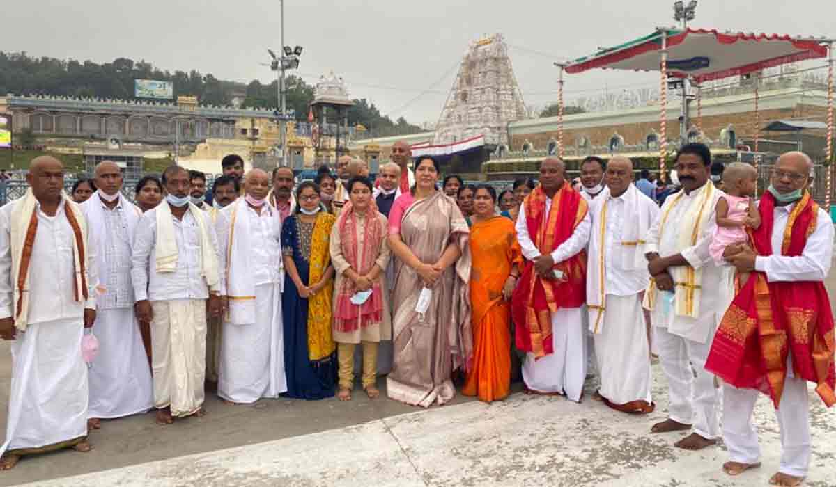 తిరుమ‌ల శ్రీవారిని ద‌ర్శించుకున్న మంత్రి స‌త్య‌వ‌తి