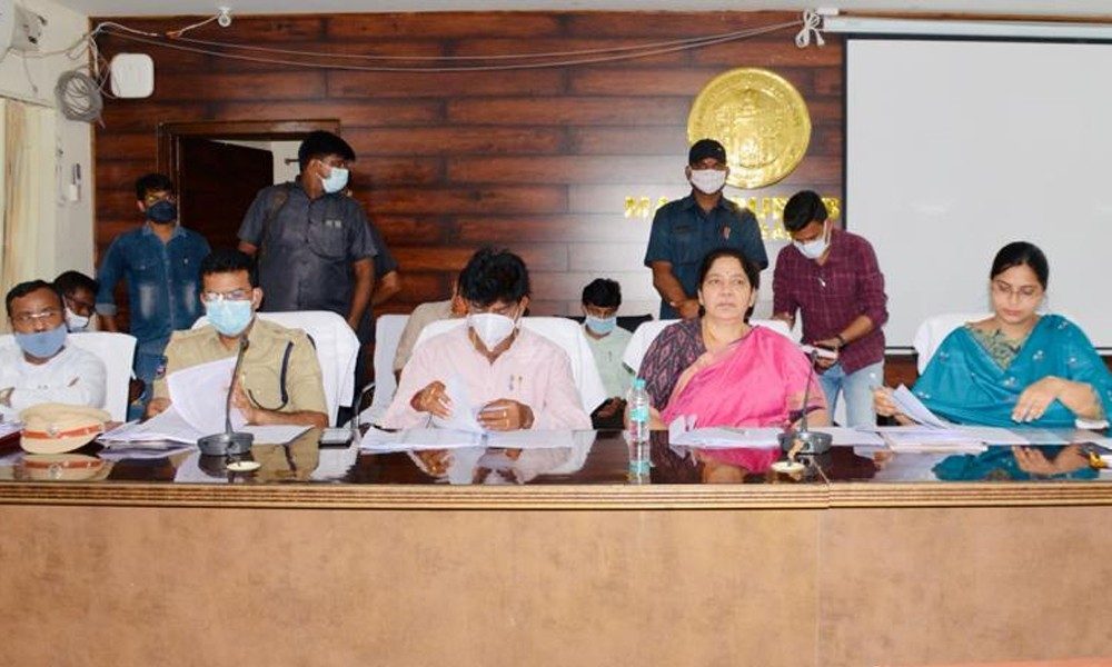 ఒకటిన అన్ని పాఠశాలలు ప్రారంభించాలి : మంత్రి సత్యవతి రాథోడ్