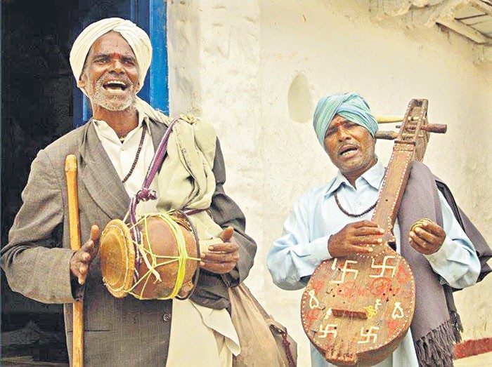 పండుగ సాయన్న గాథను గానం చేసేవారు?