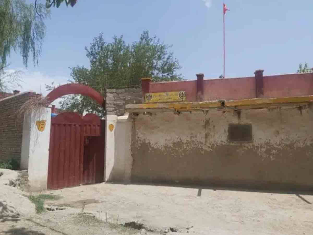 తాలిబన్లు తొలగించిన సిక్కు మత జెండా పునరుద్ధరణ