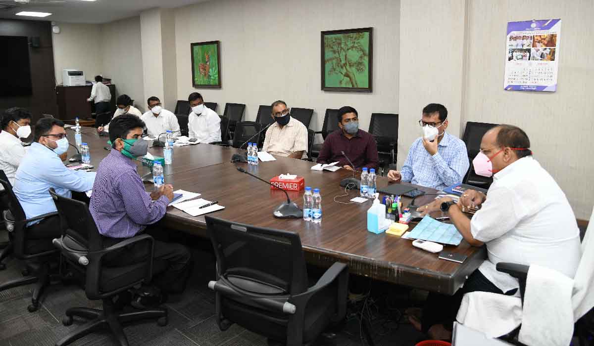 Covid Vaccination Drive : జీహెచ్‌ఎంసీలో కొవిడ్‌ వ్యాక్సినేషన్‌ ప్రత్యేక డ్రైవ్‌పై సీఎస్‌ సమీక్ష