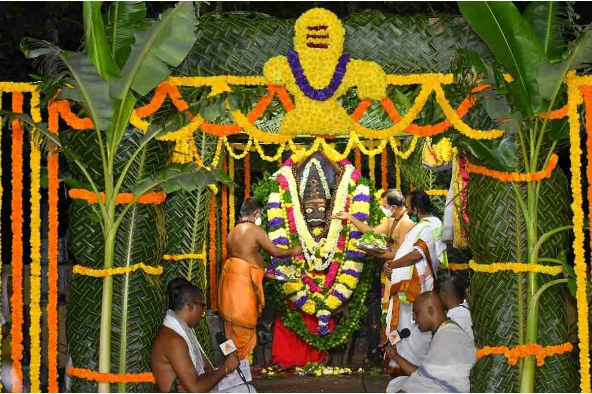 శ్రీగిరులపై అమావాస్య పూజలు