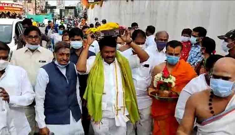 Lal Darwaza Bonalu : బోనమెత్తిన భాగ్యనగరం..