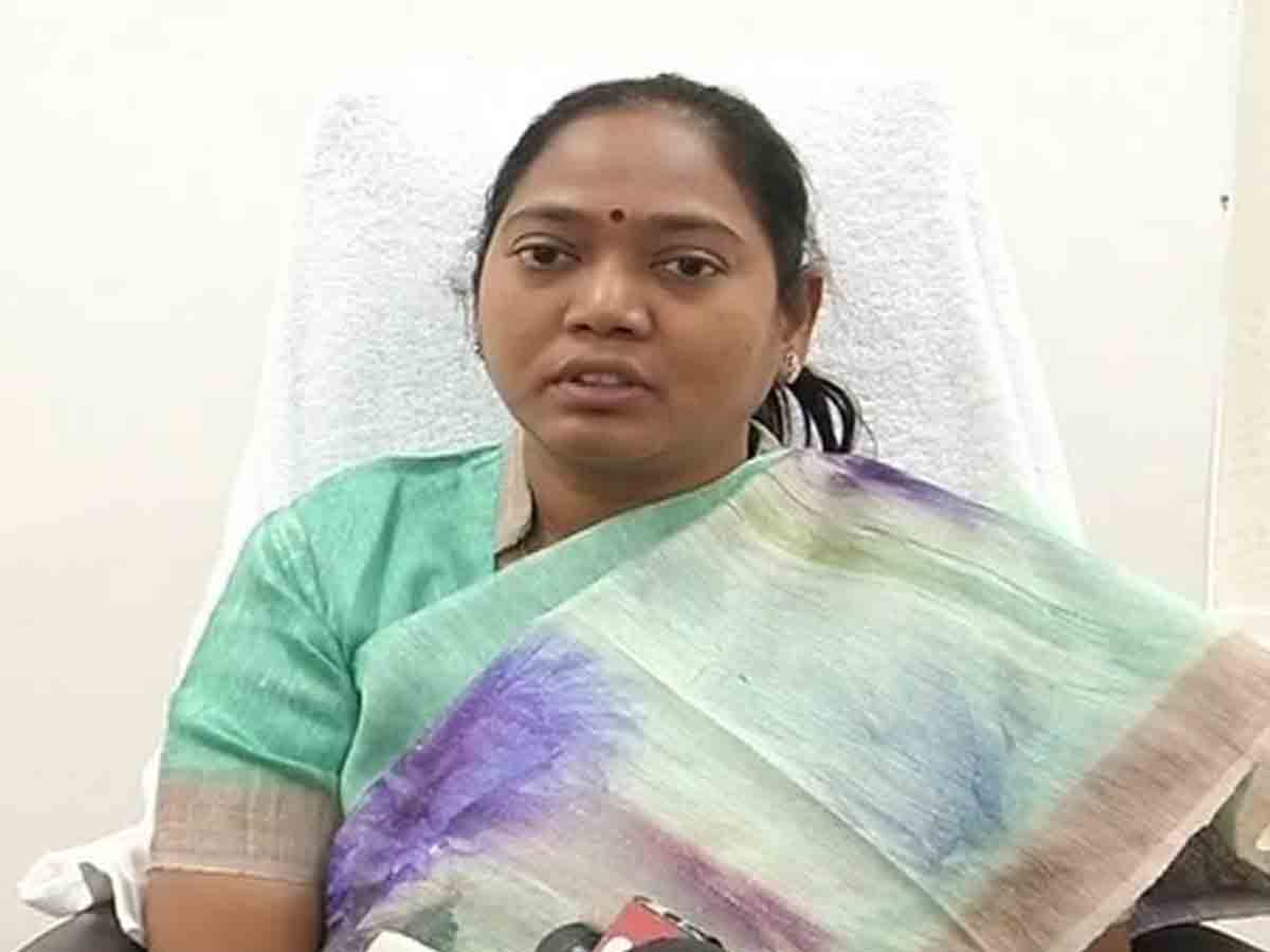 రమ్య కుటుంబాన్ని అన్నివిధాలా ఆదుకుంటాం : హోంమంత్రి సుచరిత