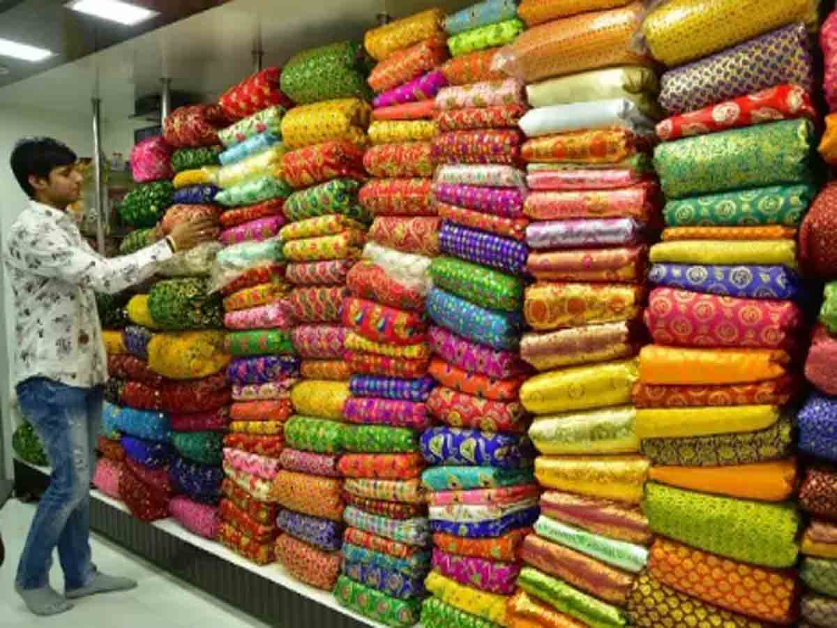 సూరత్ వస్త్ర పరిశ్రమపై తాలిబన్ల దెబ్బ.. వందల కోట్లలో బకాయిలు