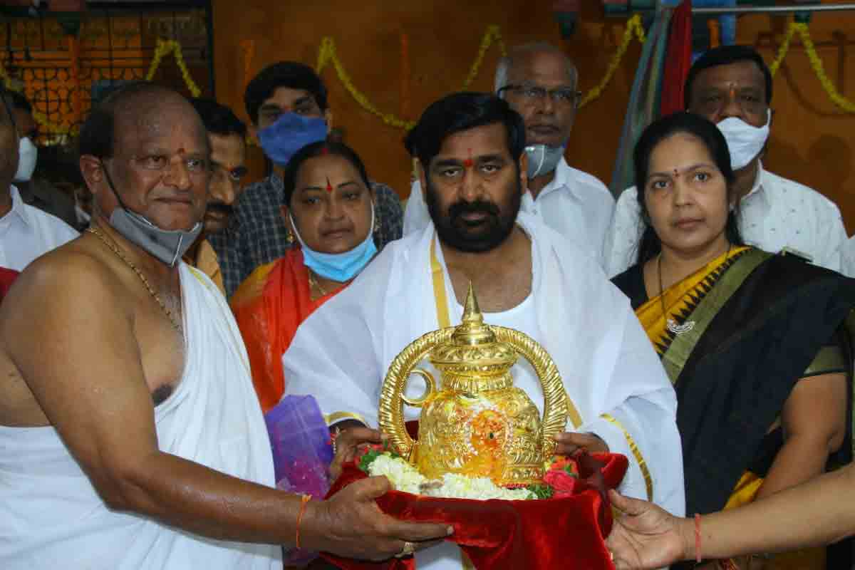 Suryapeta | ఆలయంలో మంత్రి పూజలు.. రాఖీలు కట్టిన మహిళలు