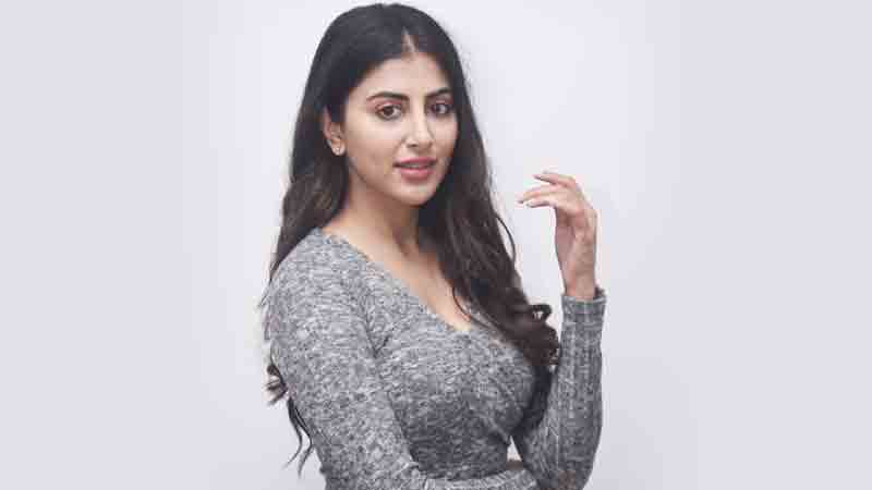 వెన్నెల ఆకట్టుకుంటుంది