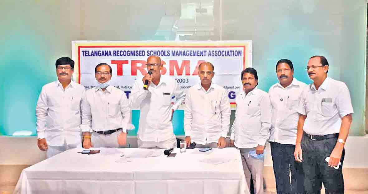 బడ్జెట్‌ ప్రైవేట్‌ స్కూళ్లను ఆదుకోవాలి