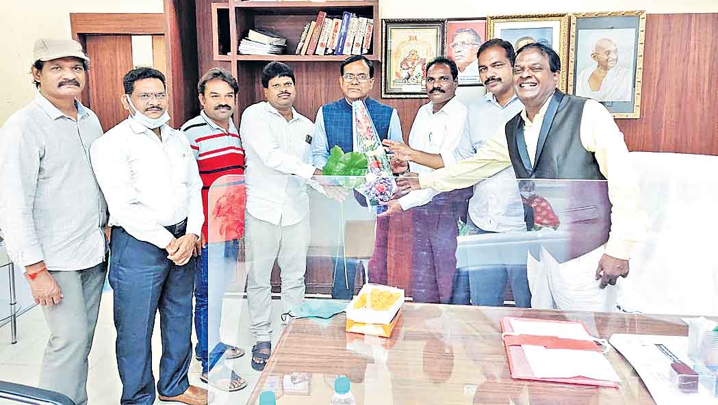 లింబాద్రికి అభినందనల వెల్లువ