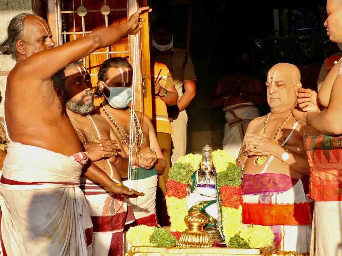 Tirumala News : శ్రీకృష్ణస్వామికి నూతన యజ్ఞోపవీతం ధారణ