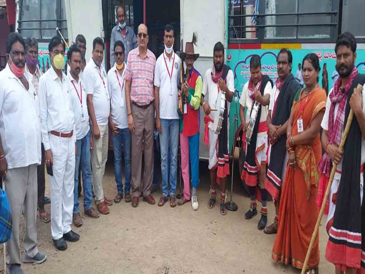 ఆకట్టుకున్న ఆర్టీసీ కళాబృందం రోడ్ షో…