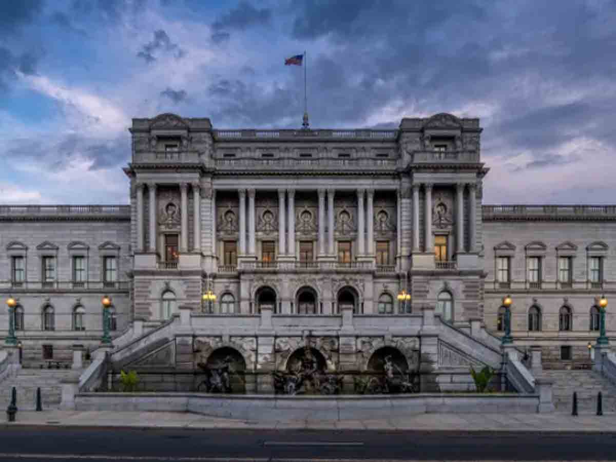 అమెరికా కాంగ్రెస్‌ గ్రంథాలయం వద్ద బాంబులతో వాహనం