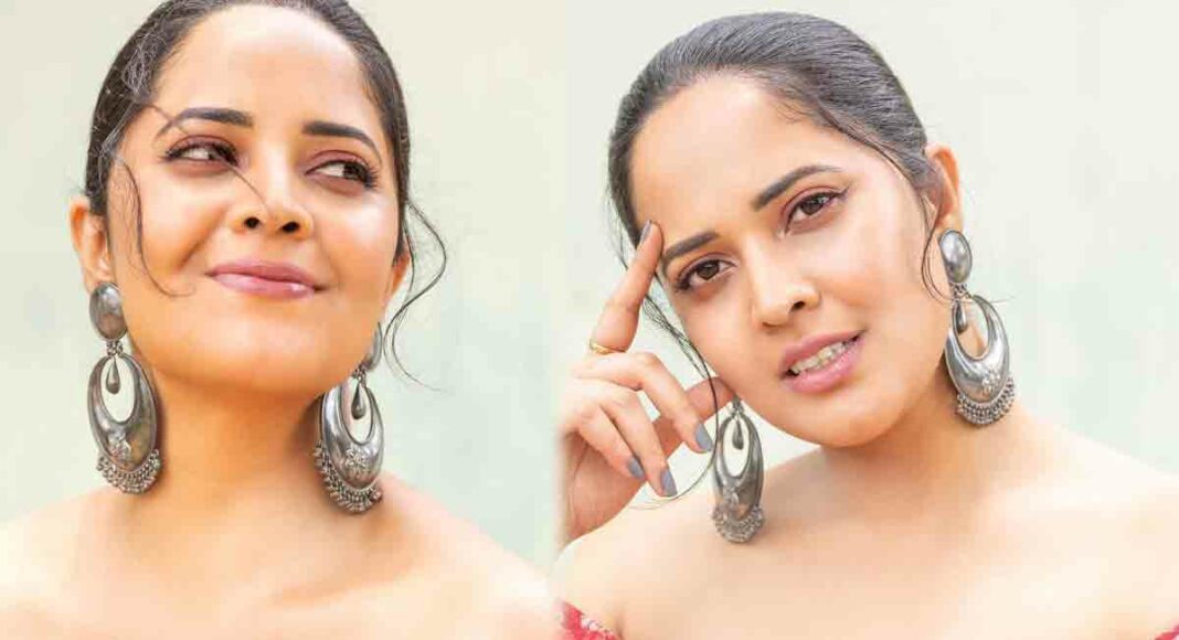 టాటూ అందాలతో కవ్విస్తున్న అనసూయ