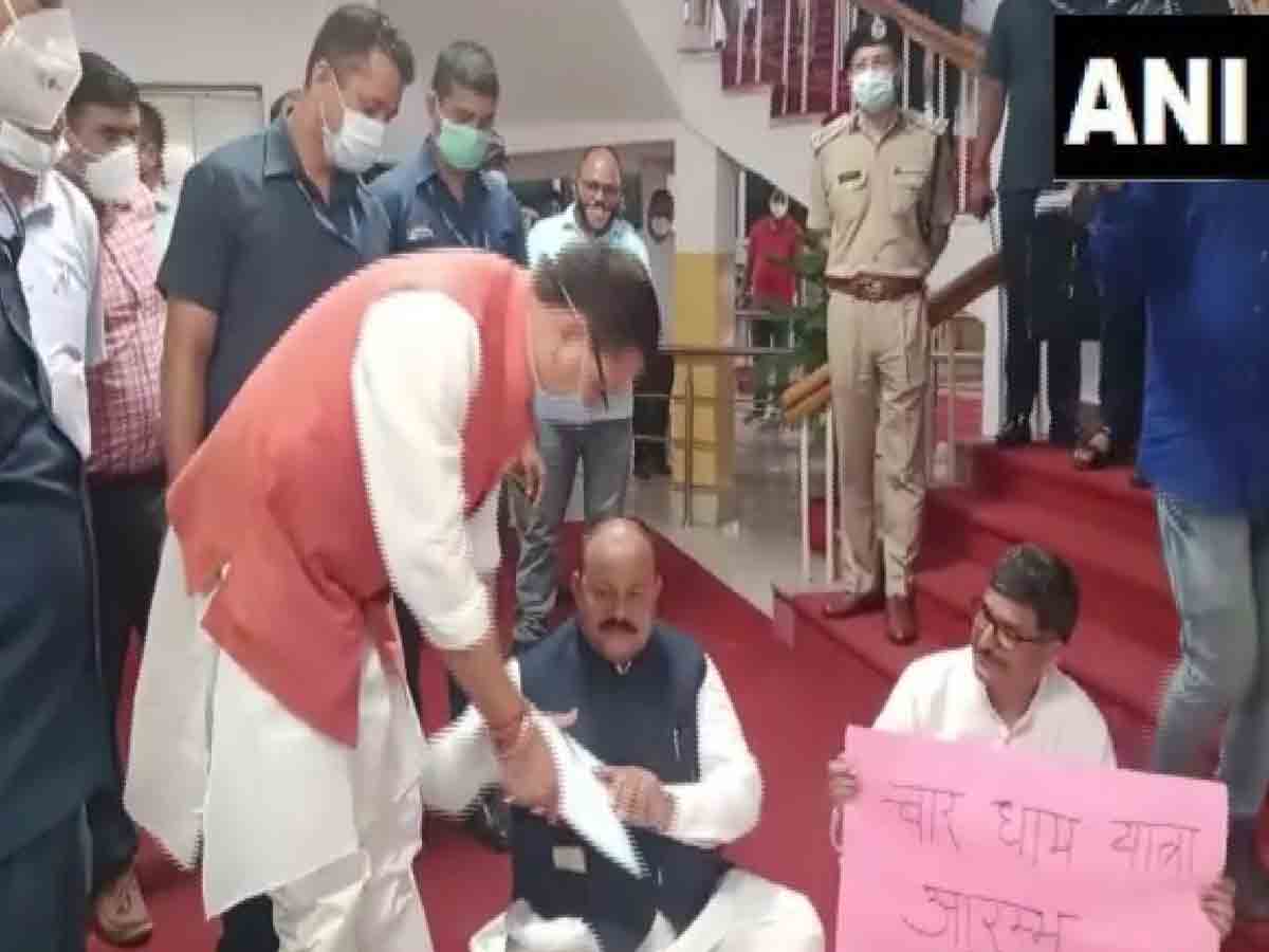 ఉత్తరాఖండ్ అసెంబ్లీ వద్ద కాంగ్రెస్‌ ఎమ్మెల్యేల ధర్నా