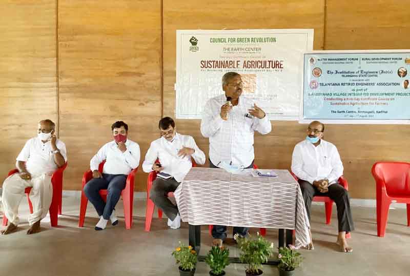 సేంద్రియ పద్ధతుల్లో పంటల సాగు చేపట్టాలి