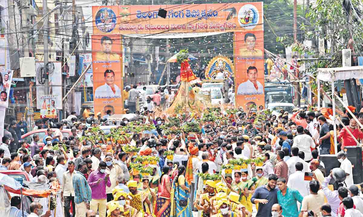 పుత్రుల భక్తికి పులకించిన గంగమ్మ
