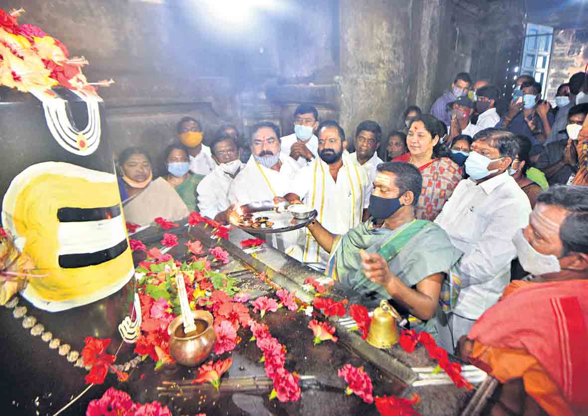 రామప్పకు 250 కోట్లు ఇవ్వండి