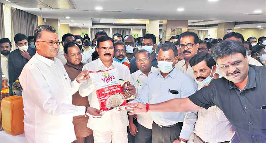 మార్కెట్‌లోకి 23 రకాల విజయ ఉత్పత్తులు