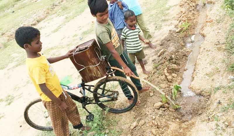 Haritha Haram : మొక్కలకు ఊపిరిపోస్తున్న వెల్దుర్తి చిన్నారులు..