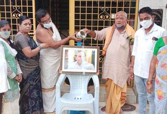 తెలంగాణ సర్కారులోనే అర్చకులకు సముచిత స్థానం