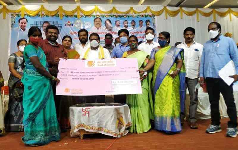 మహిళా సంఘాల అభివృద్ధికి కృషి