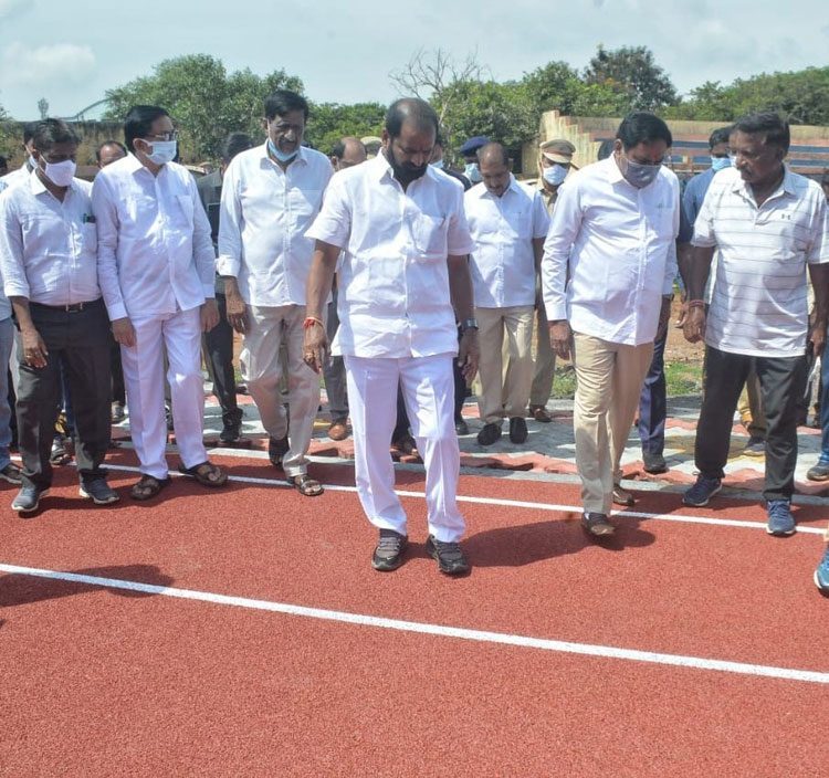 నియోజకవర్గానికో స్టేడియం