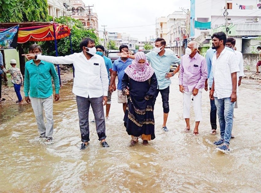 నగరం అతలాకుతలం
