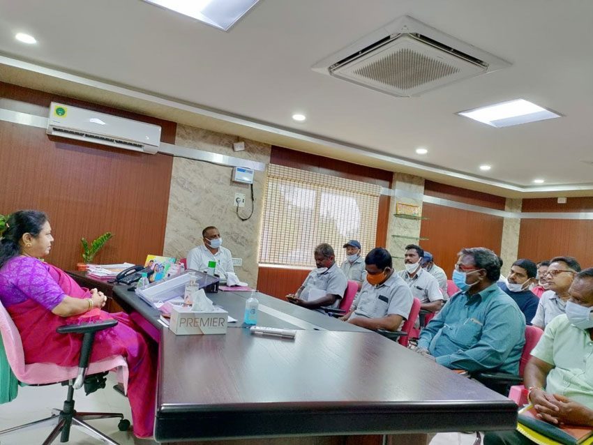 అన్ని స్కూళ్లను శానిటైజేషన్‌ చేయాలి