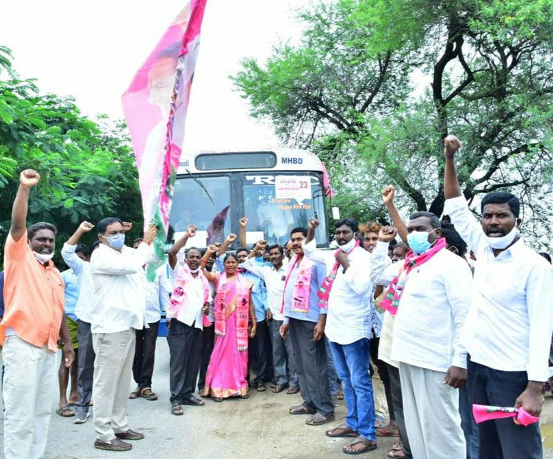 దారులన్నీ హుజూరాబాద్‌ వైపే