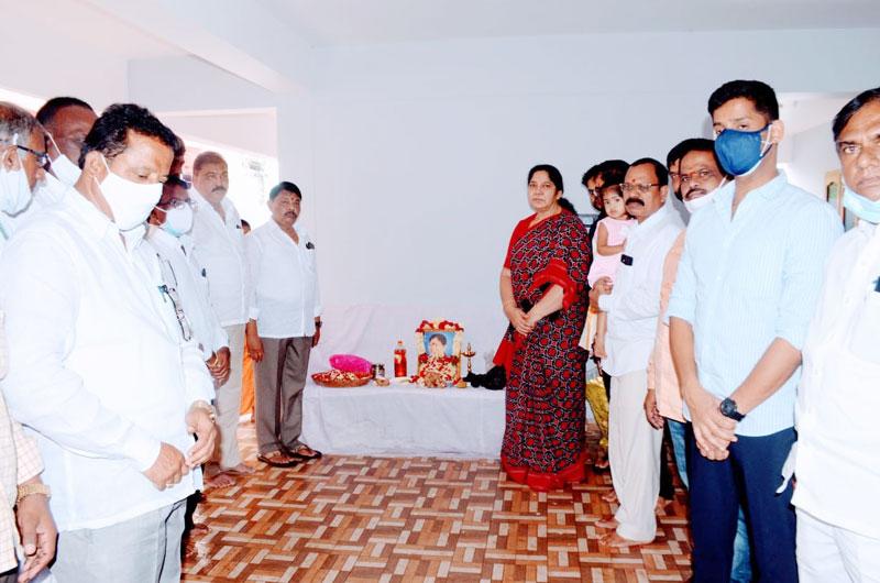 హుజూరాబాద్‌లోవార్‌ వన్‌సైడే