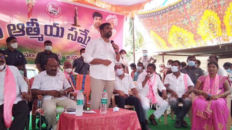 టీఆర్‌ఎస్‌ను ఓడించేందుకు కేంద్ర మంత్రి కుట్ర