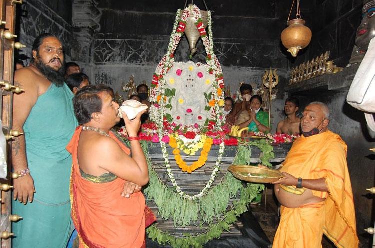 ఆలయాల్లో ఘనంగా శ్రావణ పూజలు