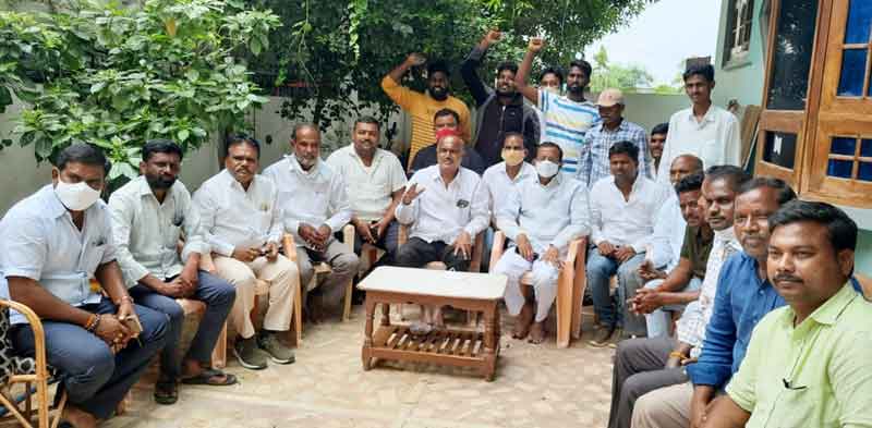 ఎమ్మెల్యేను విమర్శించే అర్హత డోకూరుకు లేదు