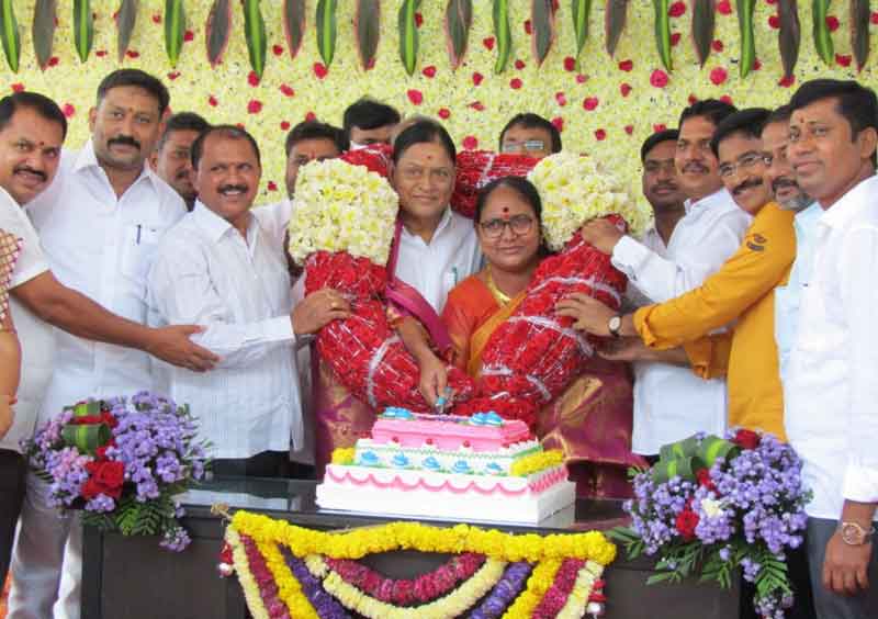 ఎమ్మెల్యే రెడ్యా జన్మదిన వేడుకలు