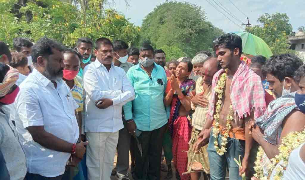 బాధిత కుటుంబాలకు ఎమ్మెల్యే పెద్ది పరామర్శ