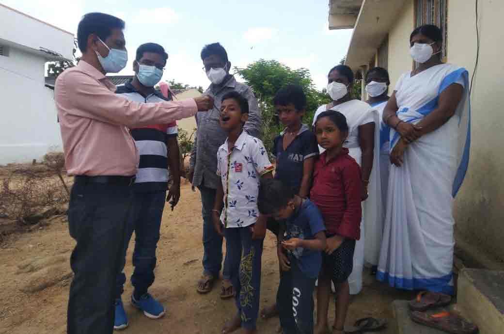 ఇంటింటా అల్బెండజోల్‌ మాత్రల పంపిణీ