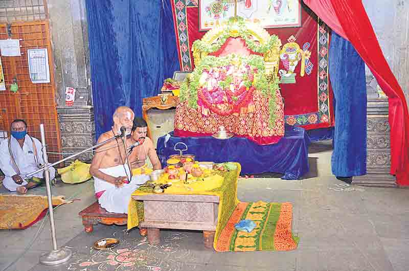 వైభవంగా స్వామి వారి నిత్వ కల్యాణం